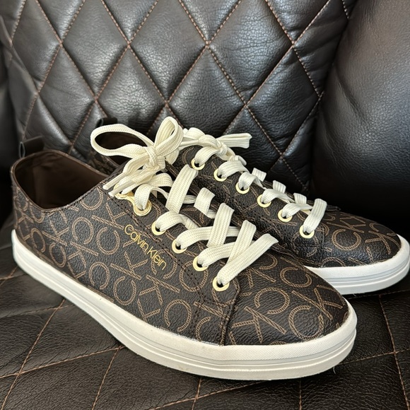 Calvin Klein Michaela - Picture 3 of 6